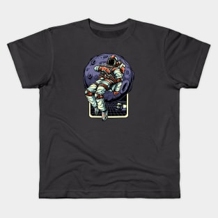 Retro Astronaut Floating in Space Kids T-Shirt